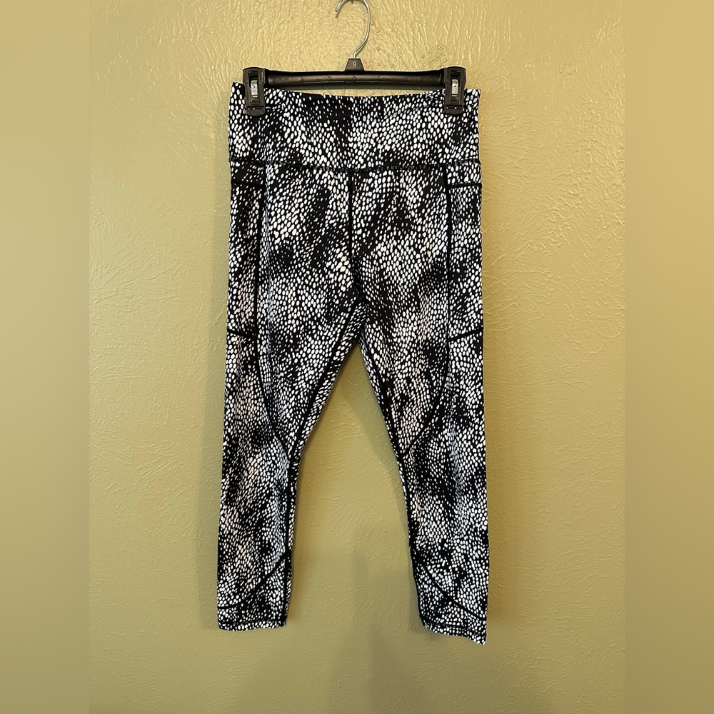 ZYIA Black and White Patterned Light n Tight 7/8 24in